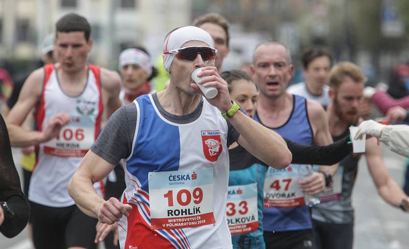 Pardubický vinařský půlmaratón a Mistrovství ČR mužů a žen v půlmaratonu 2019 v ulicích města Pardubic.