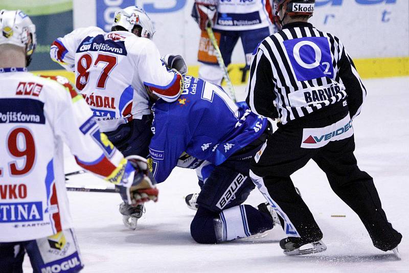 První finálové utkání ovládl domácí Eaton. Pardubice  - Vítkovice 5:1