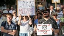 Zhruba šest set lidí se v úterý sešlo u sochy Jana Kašpara v Pardubicích. Opět protestovali proti premiérovi Andreji Babišovi a ministryni spravedlnosti Marii Benešové.