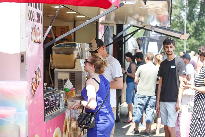 Čistě foodtruckový festival po roce zamířil do centra Pardubic.