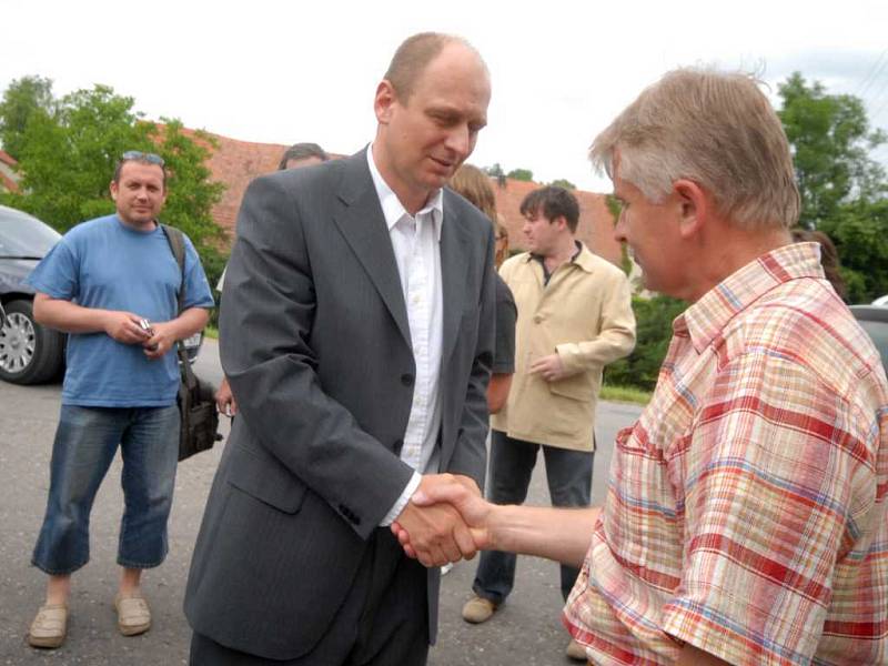 Ministr Petr Gandalovič navštívil Tisovou.