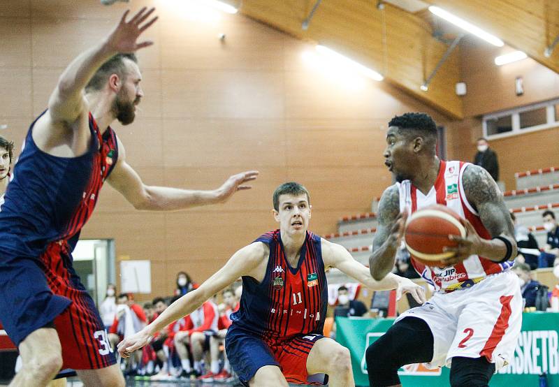 Kooperativa NBL: BK JIP Pardubice - Basket Brno.