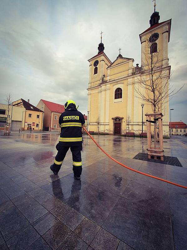 Dezinfikuje se i v Chrasti.