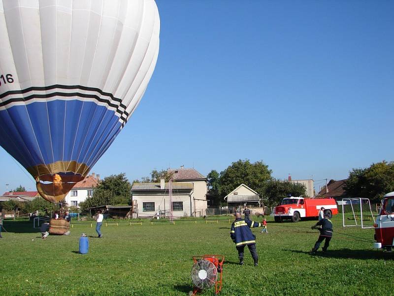 Dětský den s horkovzdušným balonem v Dolní Rovni