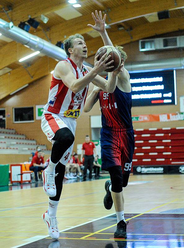 Kooperativa NBL: BK JIP Pardubice - Basket Brno.