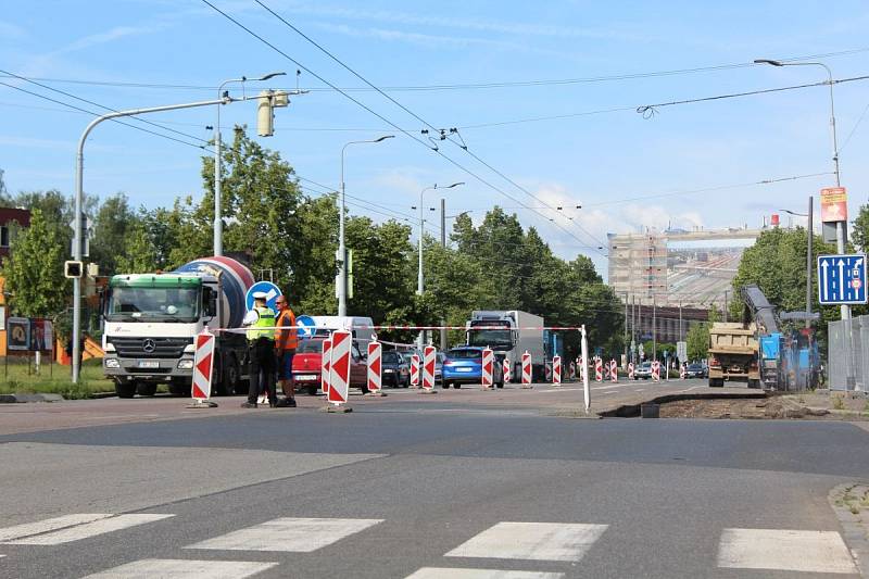 Začala oprava frekventované křižovatky U Marka v Pardubicích