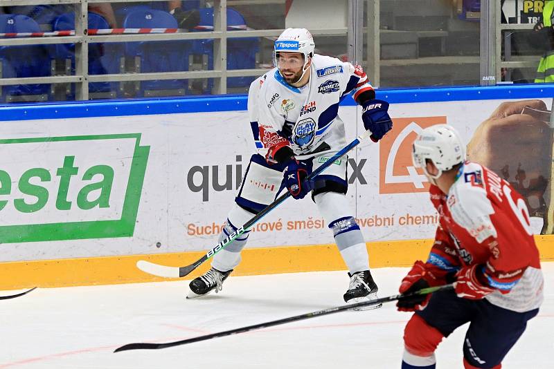 Generali Česká Cup: HC Kometa Brno (bílá) - HC Dynamo Pardubice (červená)