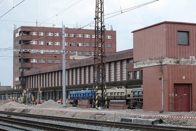 Stavbaři by modernizaci pardubického železničního uzlu měli dokončit v prosinci 2024.