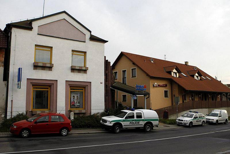 V Sezemicích byla přepadena spořitelna