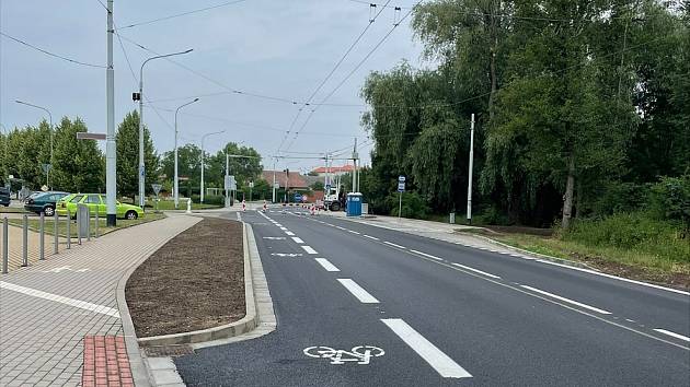 Ve čtvrtek 30. června se řidičům otevřela ulice Pernštýnská v Lázních Bohdaneč. Nový průtah za zhruba 8 milionů korun bez DPH stavbaři dokončili v plánovaný termín.