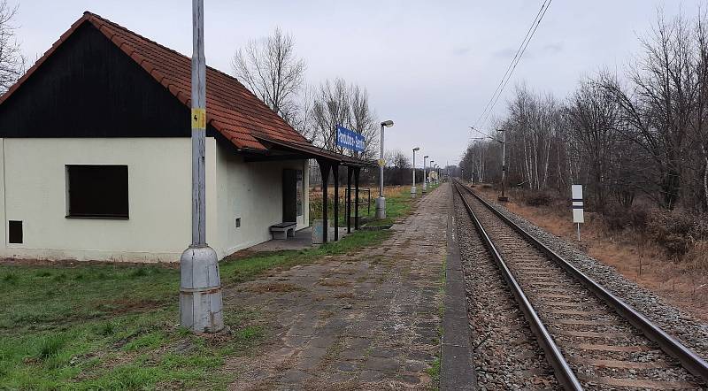 Nových nástupišť se dočkají cestující v zastávce Pardubice-Semtín, kde bude přechod přes koleje nahrazen podchodem. Foto: Skanska