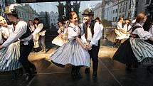 Z archivu. Tradiční folklórní festival Pernštýnská noc v Pardubicích.