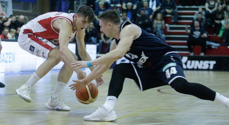 Basketbalové utkání Pardubice – Děčín 79:63.