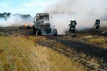 Požár traktoru u Lázní Bohdaneč způsobil škodu za jeden milion korun