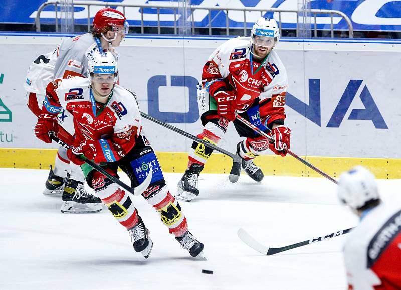 Hokejové utkání Tipsport extraligy HC Dynamo Pardubice (v červeném) vs. Mountfield Hradec Králové.