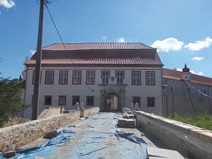 Zámek Červená Řečice prochází rekonstrukcí, fotografie z roku 2022.