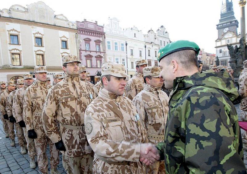 Na Pernštýnském náměstí v Pardubicích přivítali vojáky po návratu z Afghánistánu