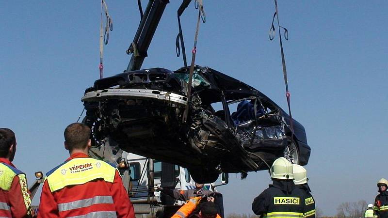 7. dubna 2010. U Libišan se ve vysoké rychloti střetlo BMW s nákladním vozidlem. Řidič osobního BMW z Českobudějovicka náraz nepřežil.