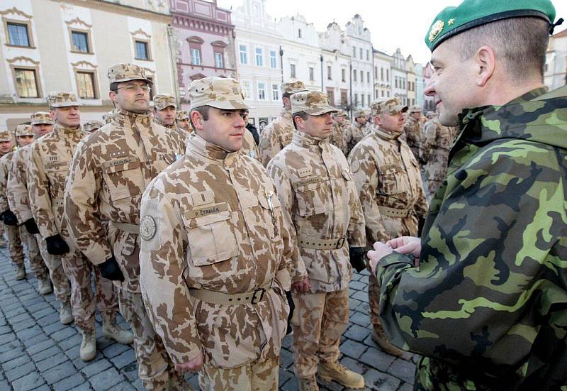 Na Pernštýnském náměstí v Pardubicích přivítali vojáky po návratu z Afghánistánu