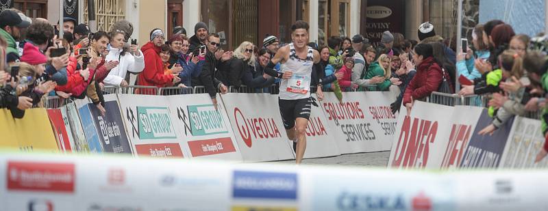 Vítězem Pardubického vinařského půlmaratónu a Mistrovství ČR mužů a žen v půlmaratonu 2019 v ulicích města Pardubic se stal Jiří Homoláč.