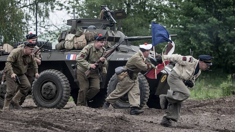 Devátý ročník show ve vojenském stylu - Tank Power v areálu přeloučského tankodromu.