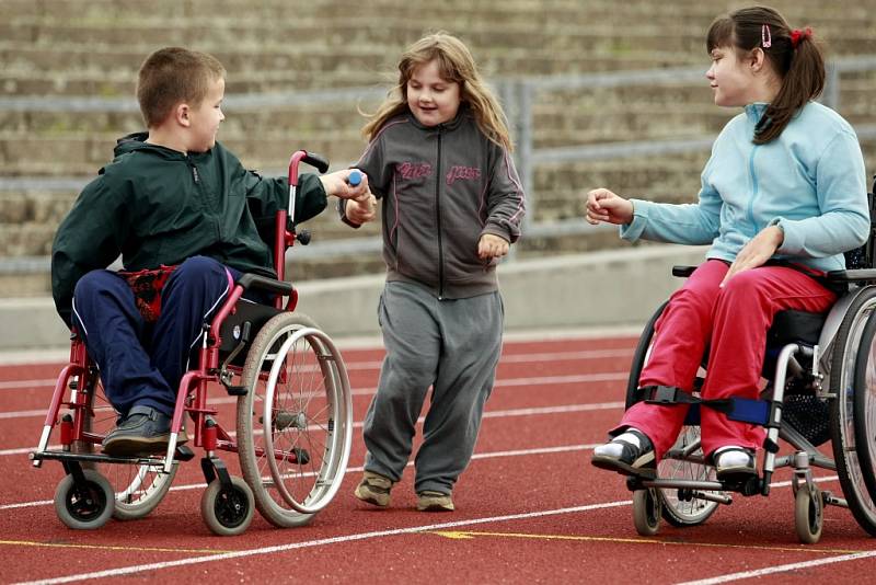 Premiéry Parapoháru na pardubickém atletickém stadionu se zúčastnila také vozíčkářka Klára Štegnerová