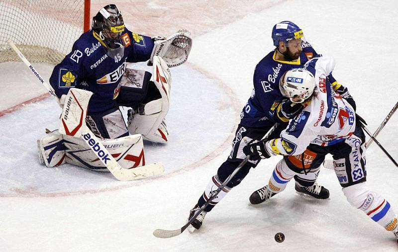  Hokejisté HC Eaton Pardubice prohráli ve třetím utkání semifinále play off s Vítkovicemi 0:3.