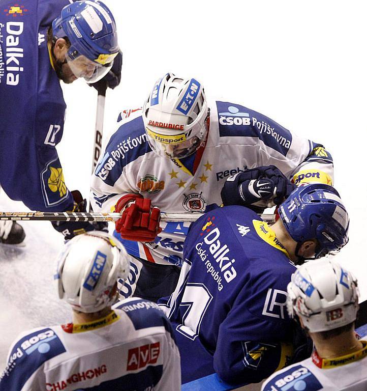  Hokejisté HC Eaton Pardubice prohráli ve třetím utkání semifinále play off s Vítkovicemi 0:3.