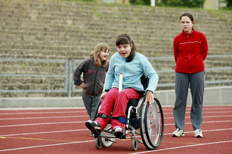 Premiéry Parapoháru na pardubickém atletickém stadionu se zúčastnila také vozíčkářka Klára Štegnerová