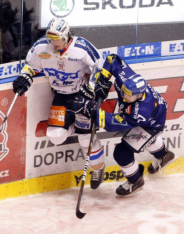  Hokejisté HC Eaton Pardubice prohráli ve třetím utkání semifinále play off s Vítkovicemi 0:3.