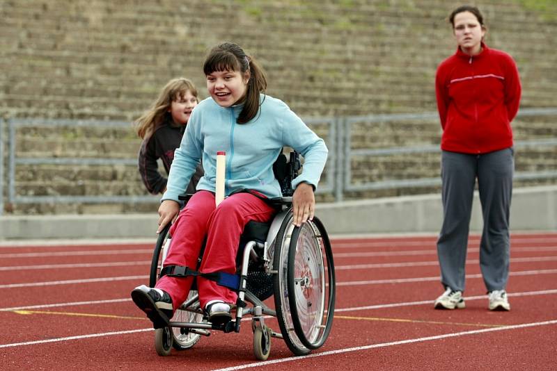 Premiéry Parapoháru na pardubickém atletickém stadionu se zúčastnila také vozíčkářka Klára Štegnerová