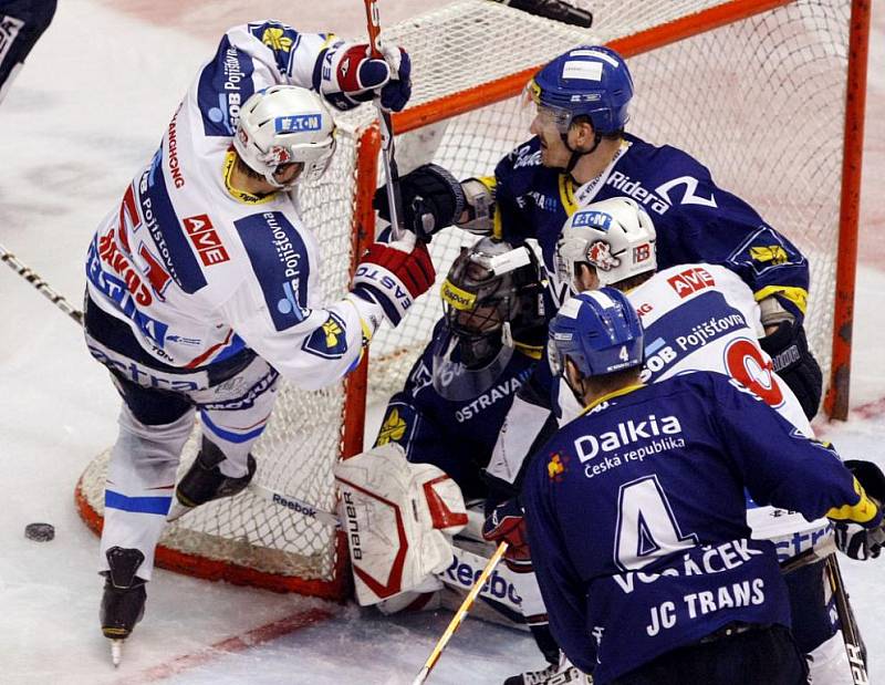  Hokejisté HC Eaton Pardubice prohráli ve třetím utkání semifinále play off s Vítkovicemi 0:3.