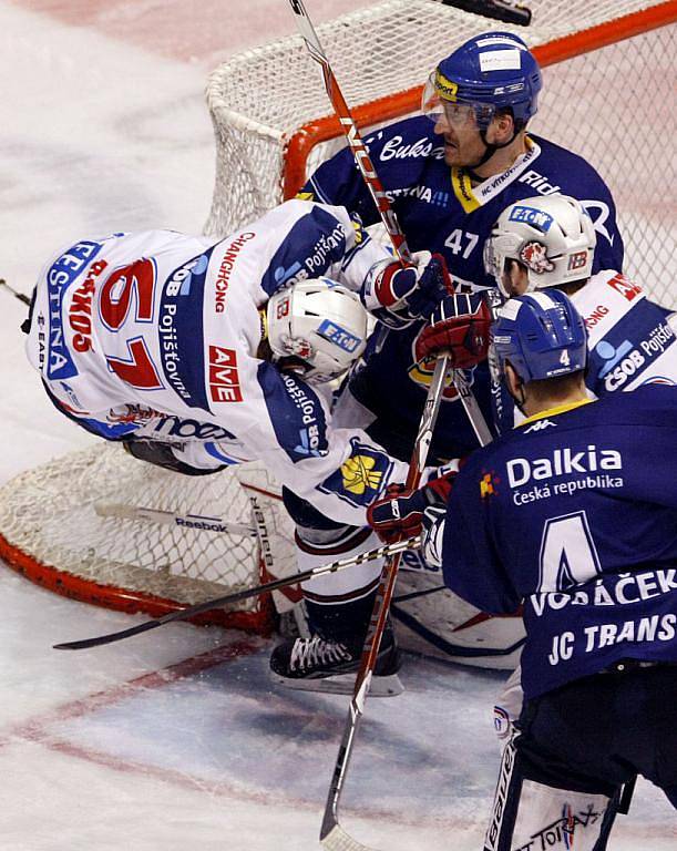  Hokejisté HC Eaton Pardubice prohráli ve třetím utkání semifinále play off s Vítkovicemi 0:3.