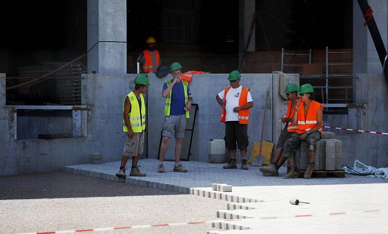 Zastavit práce. Stavba logistického centra se má dočasně přerušit, než získá potřebná povolení