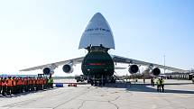 Na pardubickém letišti 1.4. přistál čtvrtý nákladní speciál Antonov An-124-100M Ruslan s dalším nákladem  zdravotnického materiálu a ochranných prostředků.