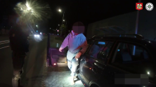 Opilého muže bez bot zastavila policie dvakrát během jedné noci