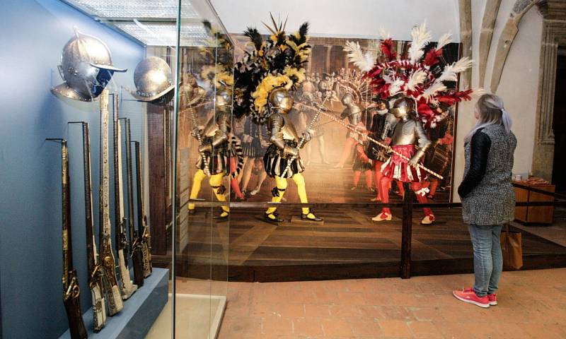 Výstava Poklady zbrojnic na pardubickém zámku.