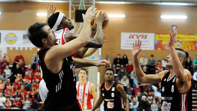 Ve čtvrtfinále Kooperativa NBL se bude hrát východočeské derby Pardubice - Svitavy.