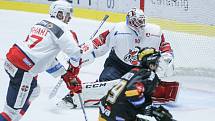 Duel Tipsport extraligy v ledním hokeji mezi HC Dynamo Pardubice (bílém) a HC Verva Litvínov (v č
