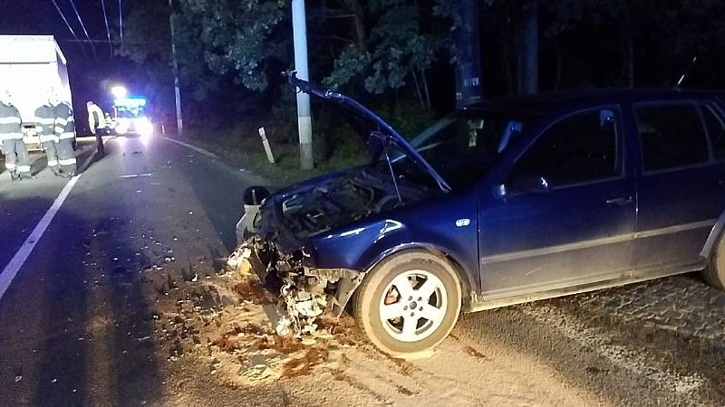 Z nabouraného kamionu unikaly nebezpečné látky.