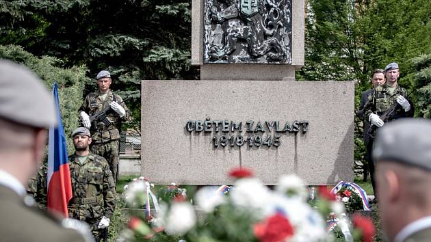 V Pardubicích se připomínka Dne vítězství konalo u monumentu na Zborovském náměstí, který uctívá oběti Velké války, kdy se zrodilo Československo, ale také padlé  z druhé světové války.