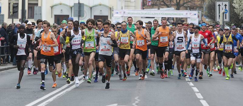 Pardubický vinařský půlmaratón a Mistrovství ČR mužů a žen v půlmaratonu 2019 v ulicích města Pardubic.