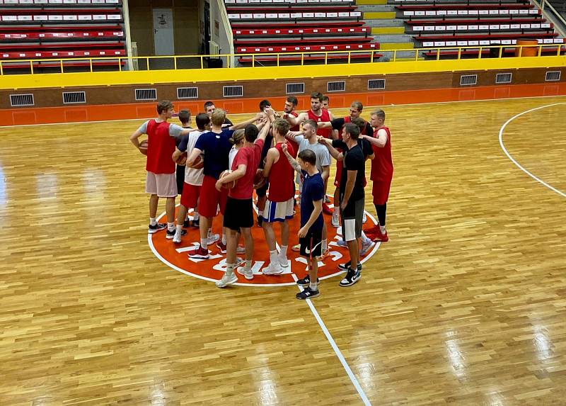 Basketbalisté Beksy začali přípravu