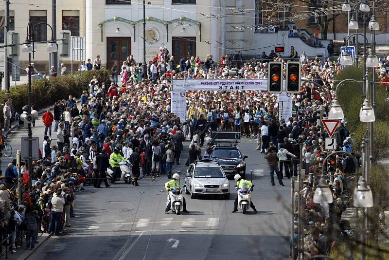 Na startu 4. ročníku Pardubického vinařského půlmaratonu bylo 1026 běžců. První příčky obsadili běžci z Keni.