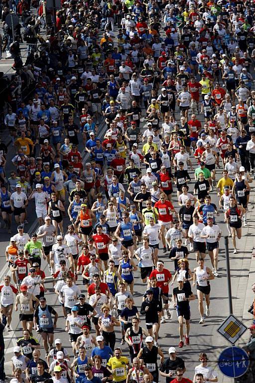 Na startu 4. ročníku Pardubického vinařského půlmaratonu bylo 1026 běžců. První příčky obsadili běžci z Keni.