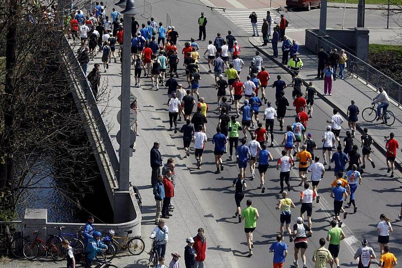 Na startu 4. ročníku Pardubického vinařského půlmaratonu bylo 1026 běžců. První příčky obsadili běžci z Keni.