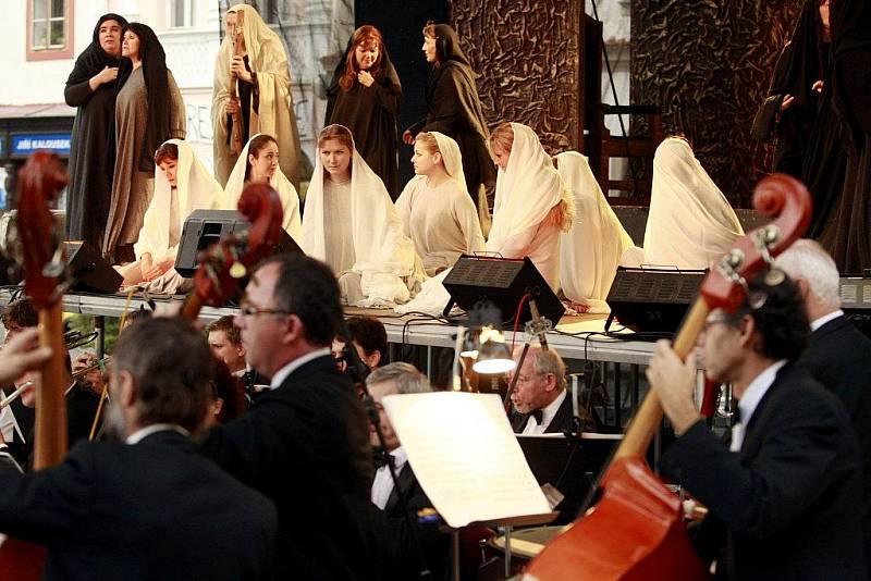 Opera Nabucco v podání libereckého Divadla F. X. Šaldy na Pernštýnském náměstí