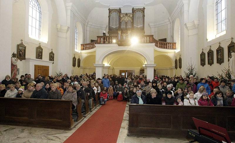 Ve farním kostele svatého Martina se konal tradiční Vánoční koncert u jesliček.