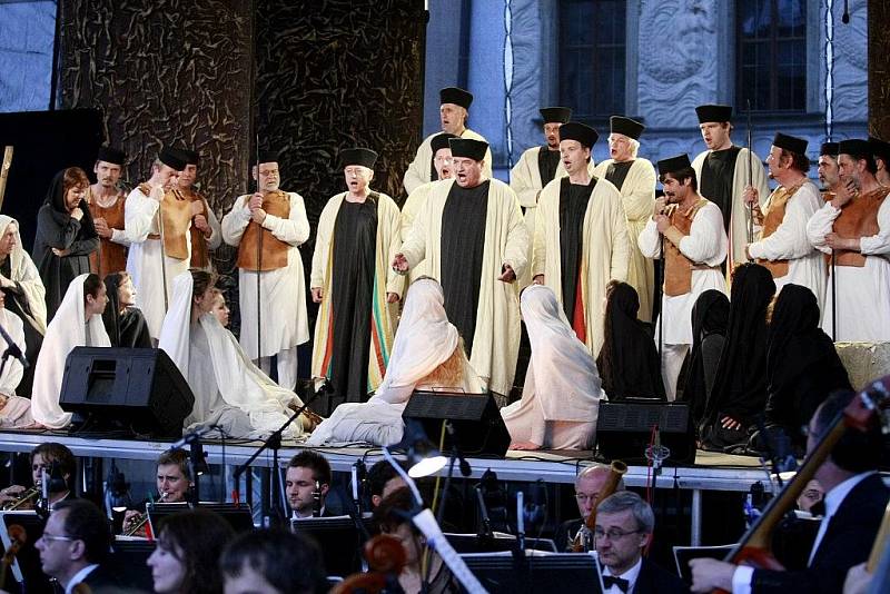 Opera Nabucco v podání libereckého Divadla F. X. Šaldy na Pernštýnském náměstí