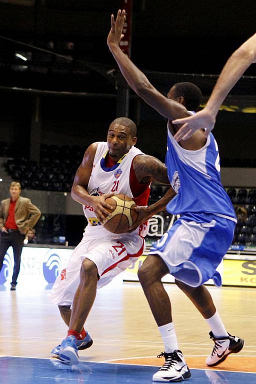 Mezinárodní třídenní turnaj v basketbale – Primátor Cup 2010 odstartoval v pardubické ČEZ Areně zápasem domácího BK JIP s Deutsche Bank Skyliners Frankfurt. 